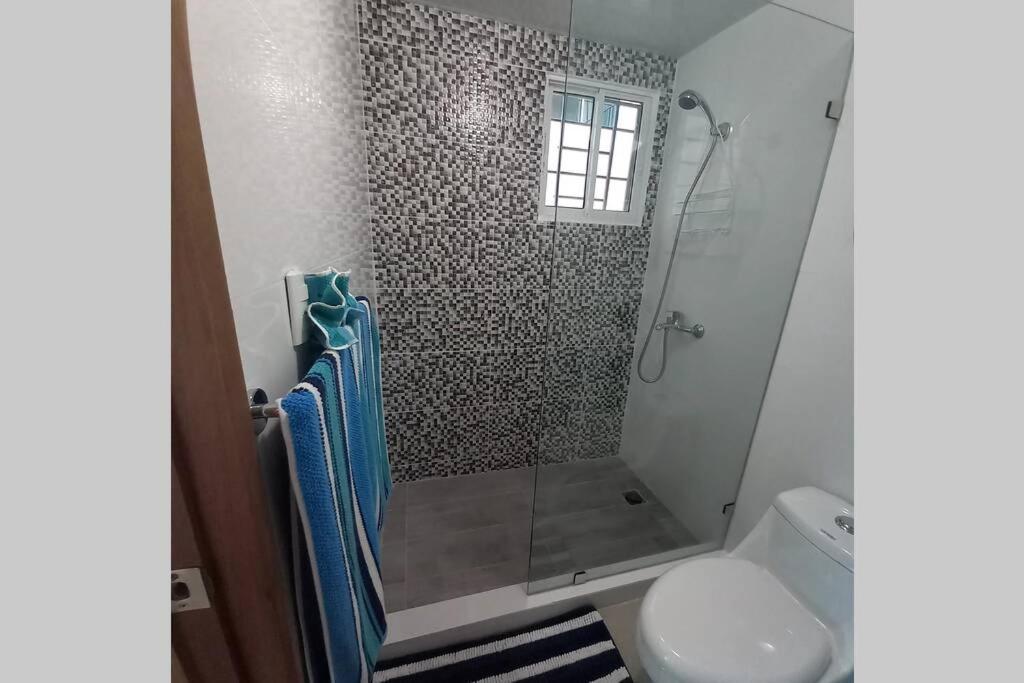 Confortable apartamento de 3 tres habitaciones, con hermosa vista de area verde, ademas de piscinas y juegos infantiles en area recreativa Santiago De Los Caballeros Exterior foto