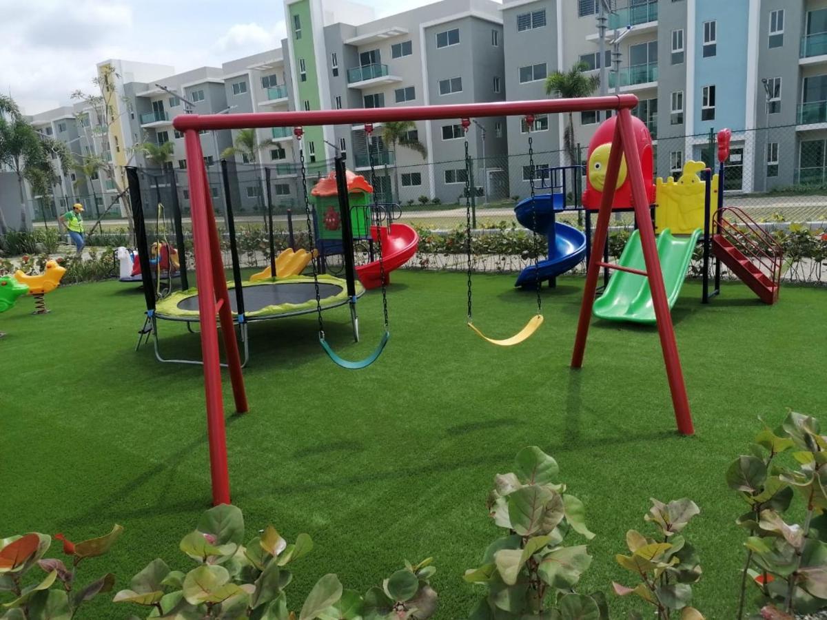 Confortable apartamento de 3 tres habitaciones, con hermosa vista de area verde, ademas de piscinas y juegos infantiles en area recreativa Santiago De Los Caballeros Exterior foto